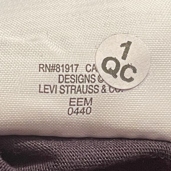 Levis Logo Pullover T-Shirt Sportswear Youth XL Longsleeve Black Red NWT -A0040 - Picture 10 of 10